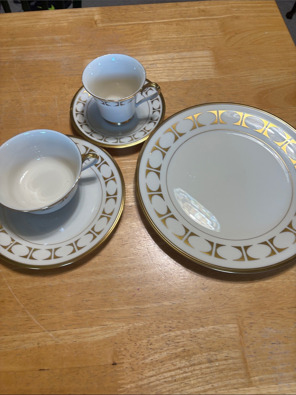 Lenox Tempo White Porcelain Dinnerware with Gold Trim - 5 piece set